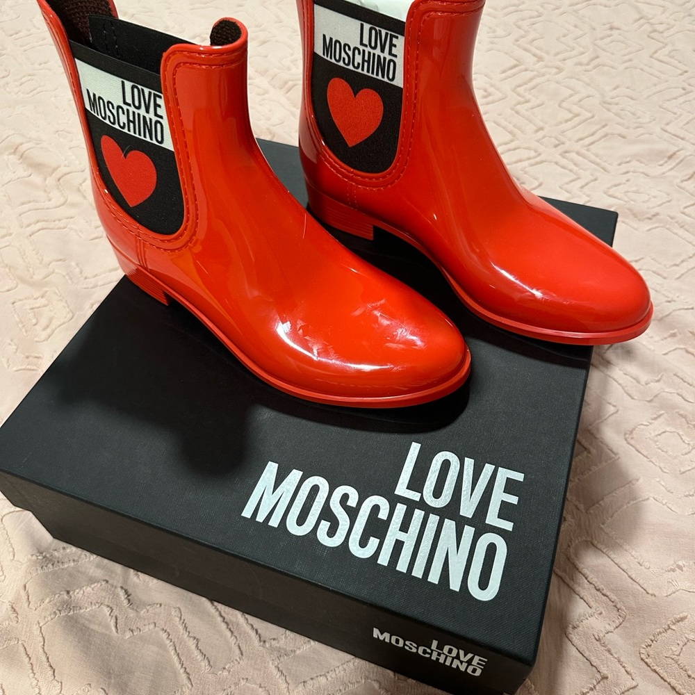 Moschino rain boots Size 36